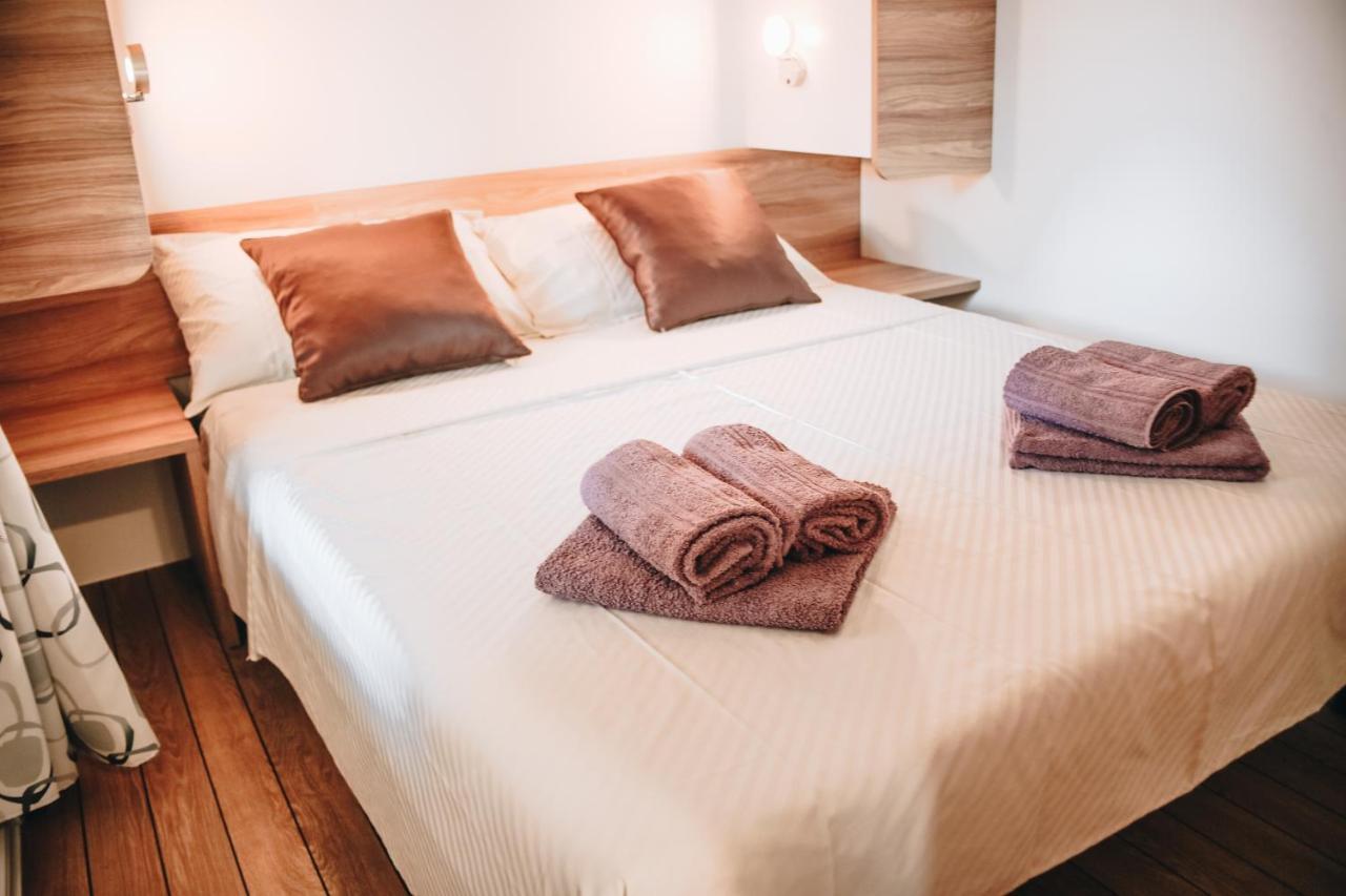 Mobile Home Kailani Nr 121, Camping Porton Biondi Rovinj Bagian luar foto