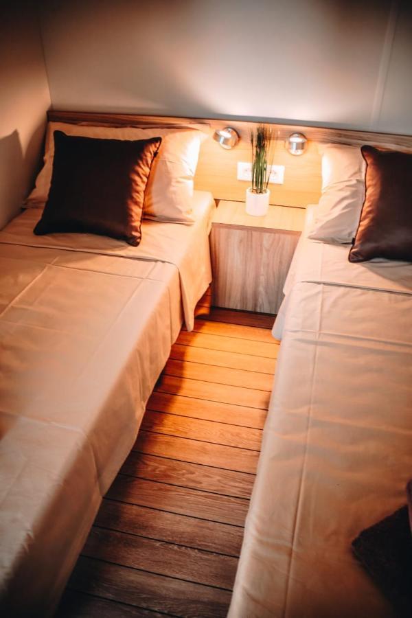 Mobile Home Kailani Nr 121, Camping Porton Biondi Rovinj Bagian luar foto