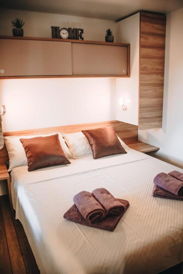 Mobile Home Kailani Nr 121, Camping Porton Biondi Rovinj Bagian luar foto